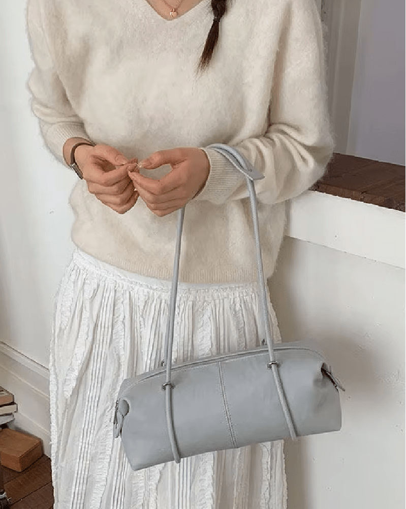 Ada Pillow Boston Bag in blue grey – styled look