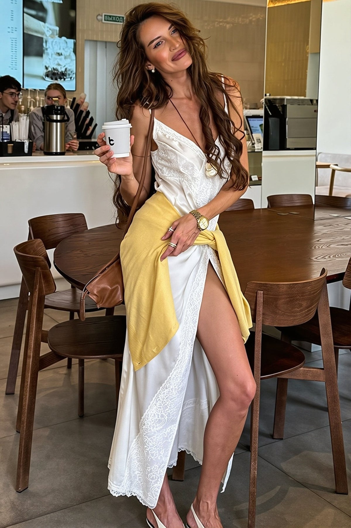 Μίντι φόρεμα Aishling με δαντέλα και σατινέ φινίρισμα