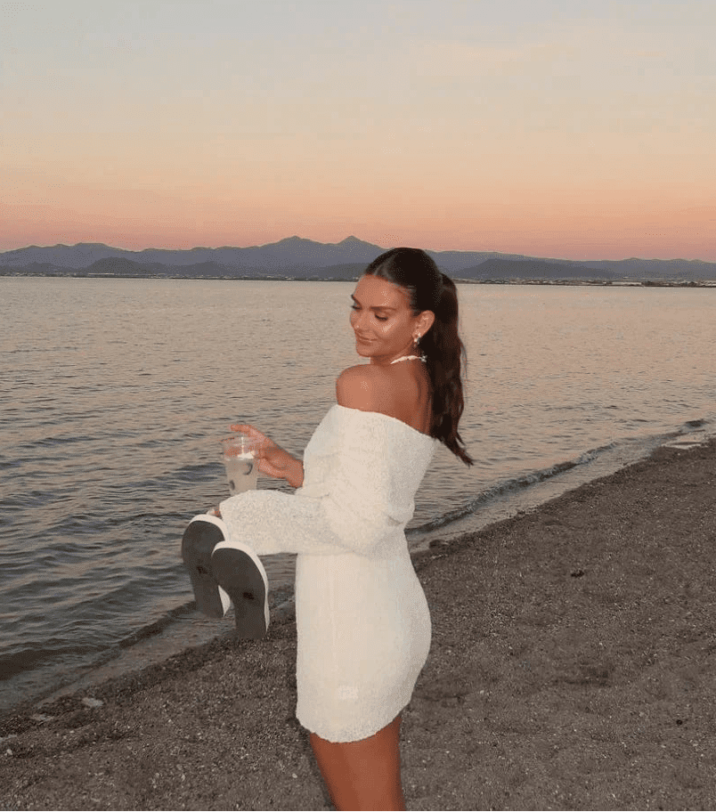 Εφαρμοστό πλεκτό μίνι φόρεμα Annika με έξω τους ώμους