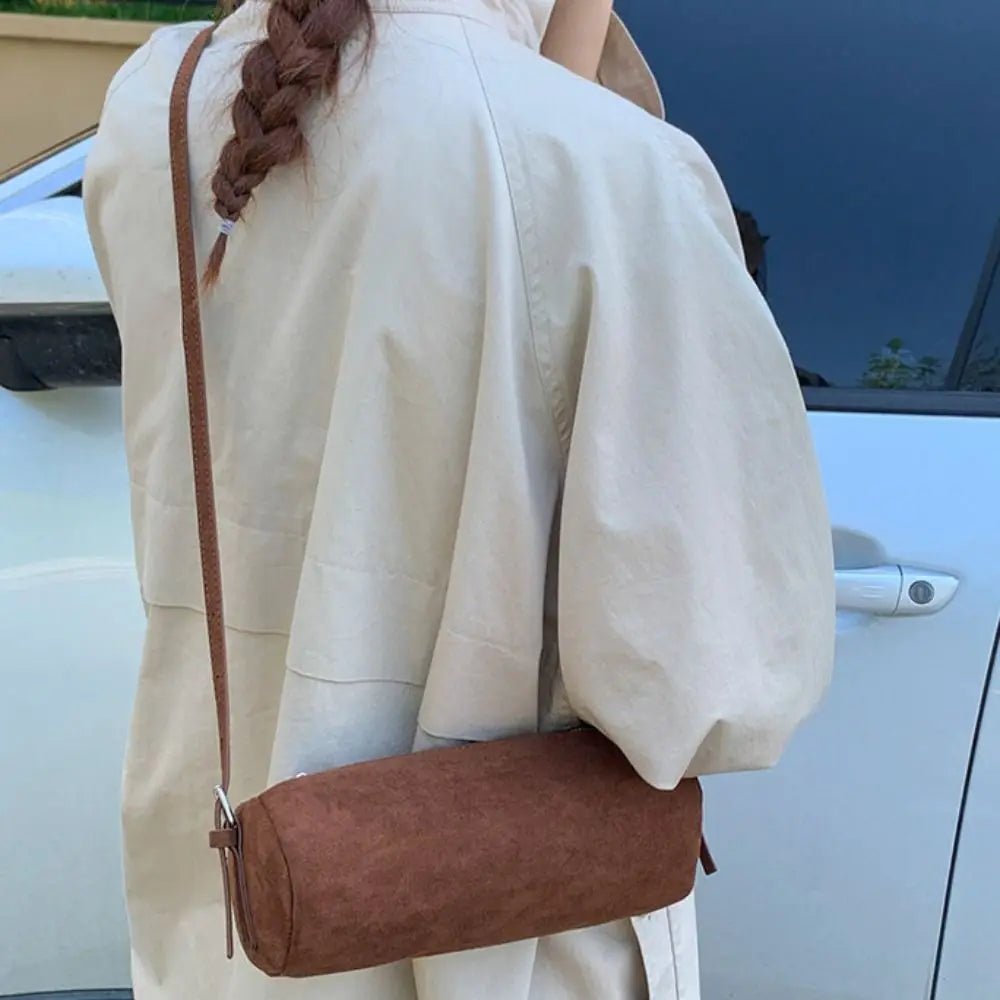 Δερμάτινη σουέντ hobo τσάντα Beatrice με μαλακή όψη