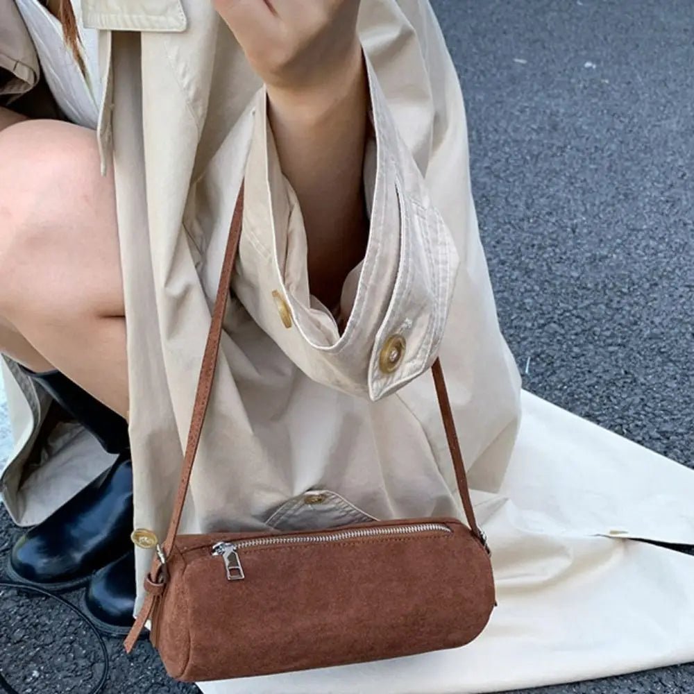 Δερμάτινη σουέντ hobo τσάντα Beatrice με μαλακή όψη