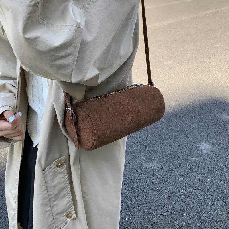 Δερμάτινη σουέντ hobo τσάντα Beatrice με μαλακή όψη