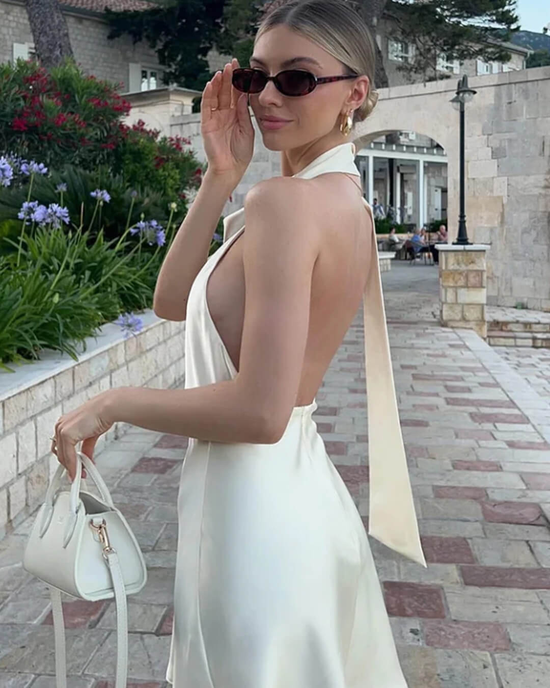 Μίνι φόρεμα από σατέν με ανοιχτή πλάτη Bianca