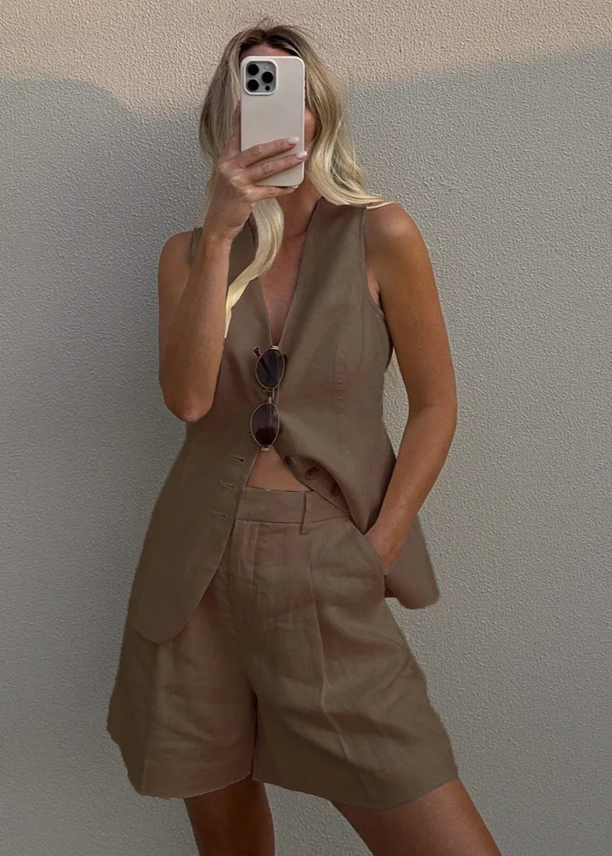 Σετ Bianca με εφαρμοστό γιλέκο και σορτς