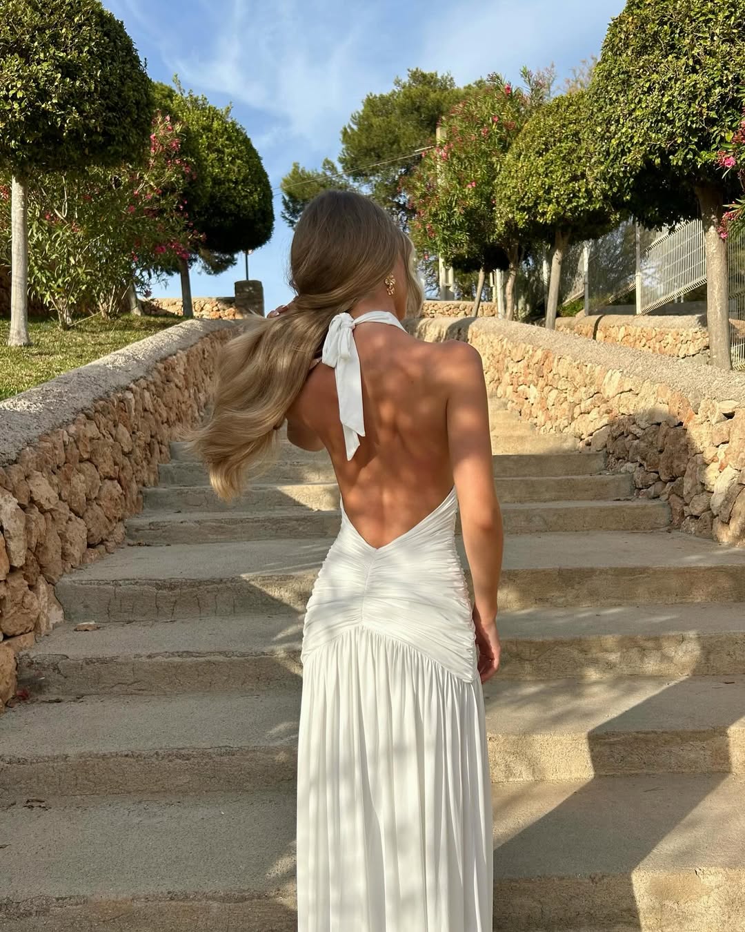 Μάξι φόρεμα Carlyn με λαιμόκοψη halter και βαθύ ντεκολτέ