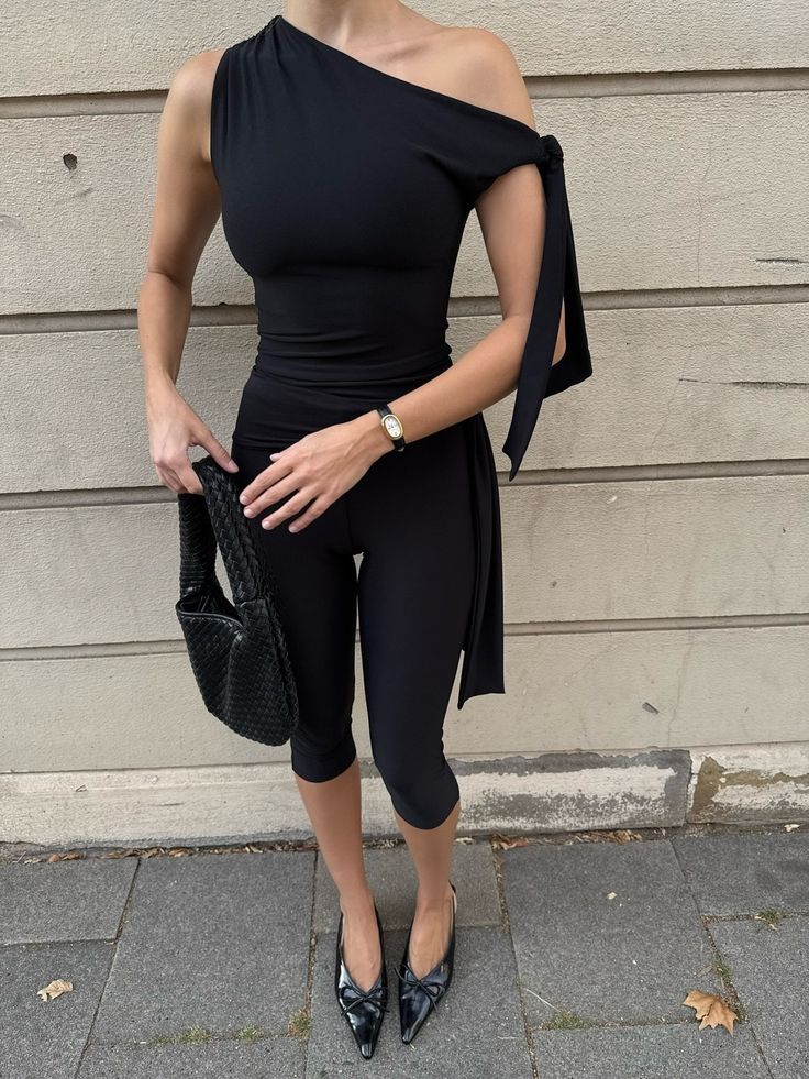 Σετ Caroline με έναν ώμο και κόμπο
