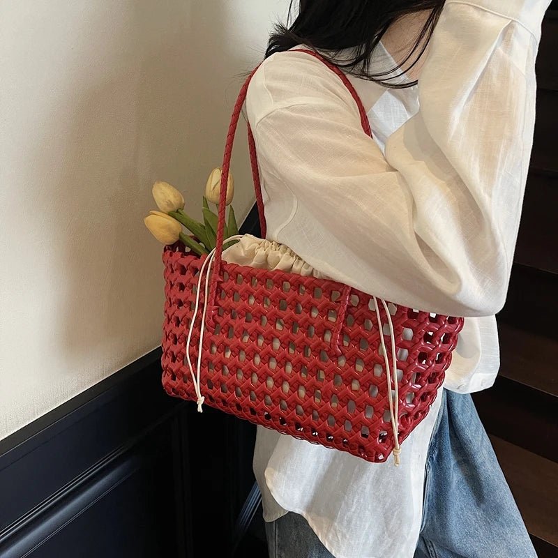 Τσάντα ώμου tote Claudia με διάτρητο σχέδιο