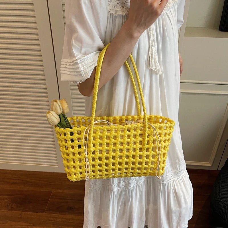 Τσάντα ώμου tote Claudia με διάτρητο σχέδιο