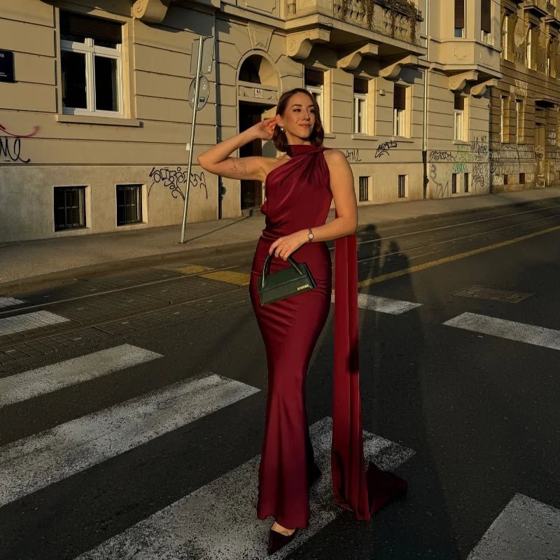 Demetra σατέν βραδινή τουαλέτα halter με ανοιχτή πλάτη