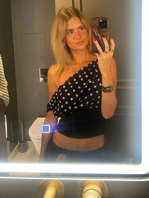 Τοπ Dianne με ασύμμετρο γιακά και πουά μοτίβο