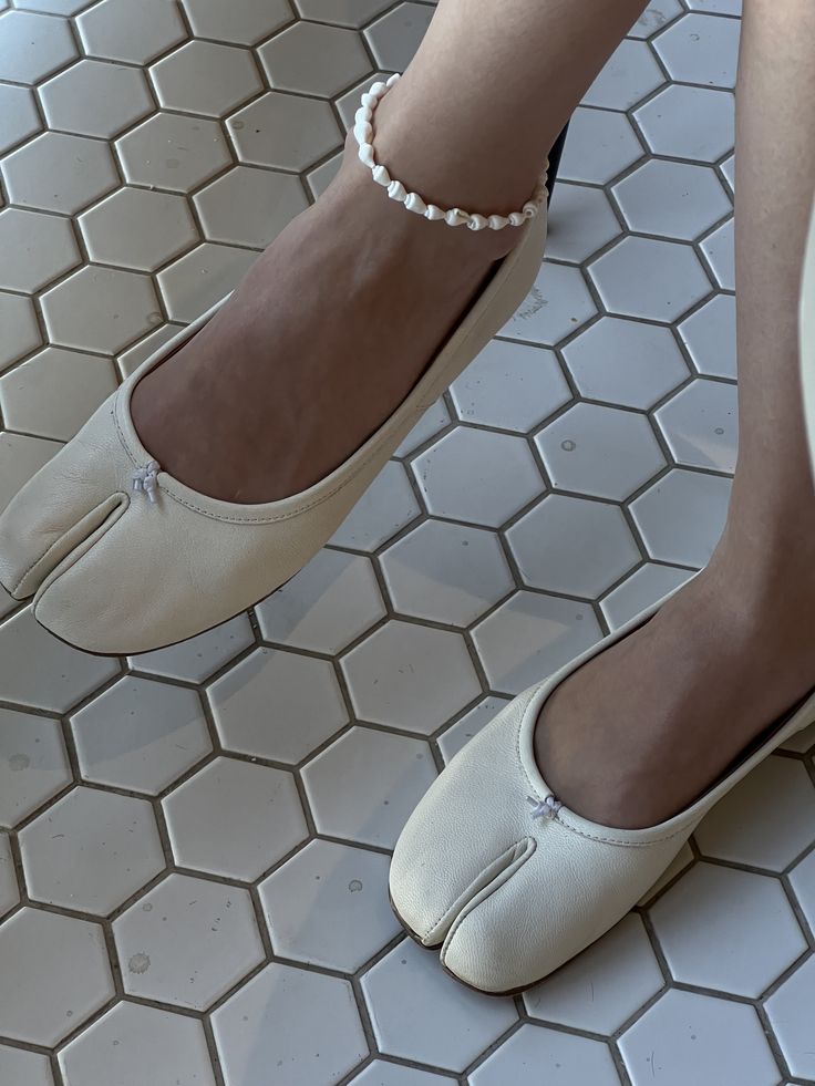 Elizabeth Split Toe Ballet Flats