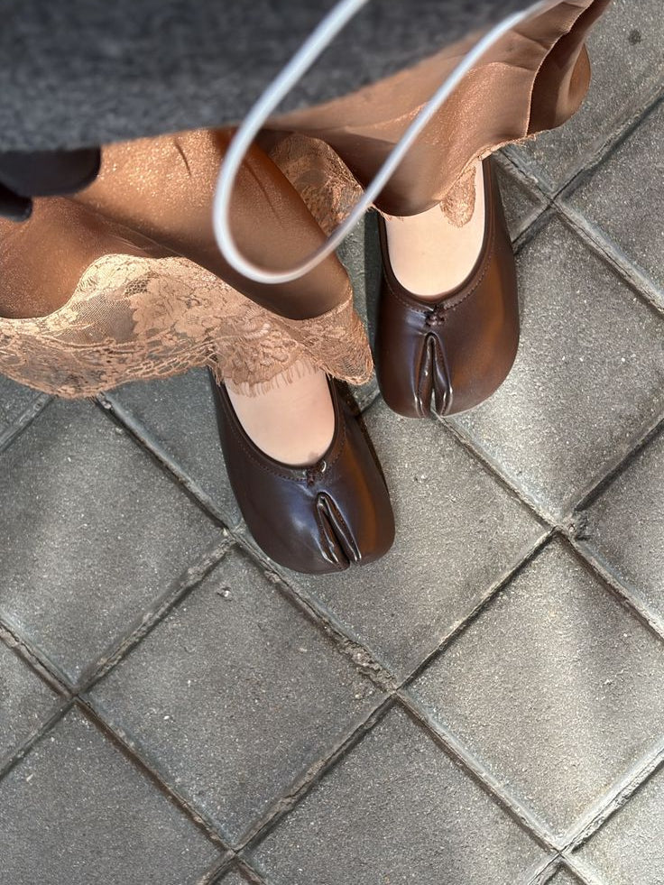 Elizabeth Split Toe Ballet Flats