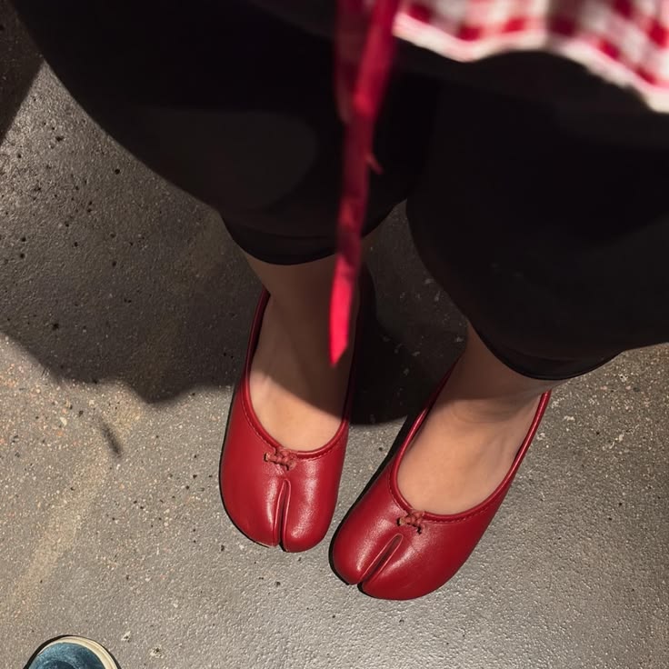 Elizabeth Split Toe Ballet Flats