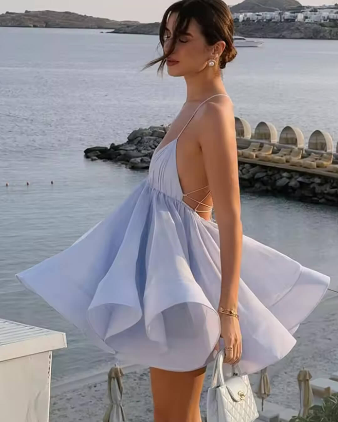 Μίνι φόρεμα Helena με λαιμόκοψη V και τιράντες