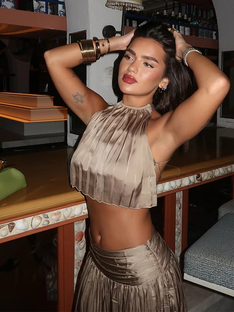 Σετ Isabelle με τοπ halter με ανοιχτή πλάτη και φούστα
