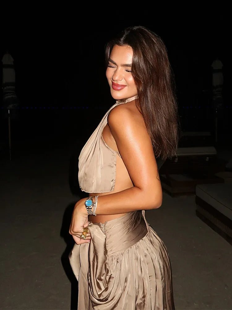 Σετ Isabelle με τοπ halter με ανοιχτή πλάτη και φούστα