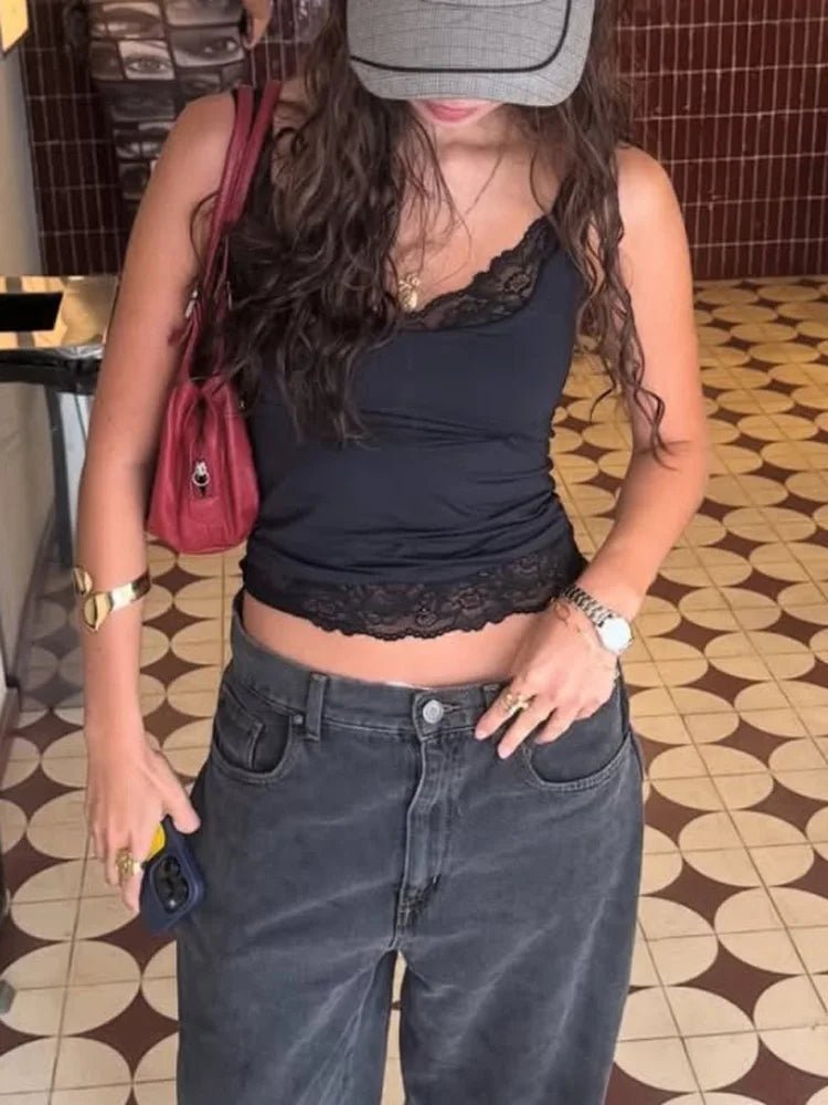 Αμάνικο τοπ Jaelyn με τελείωμα από δαντέλα