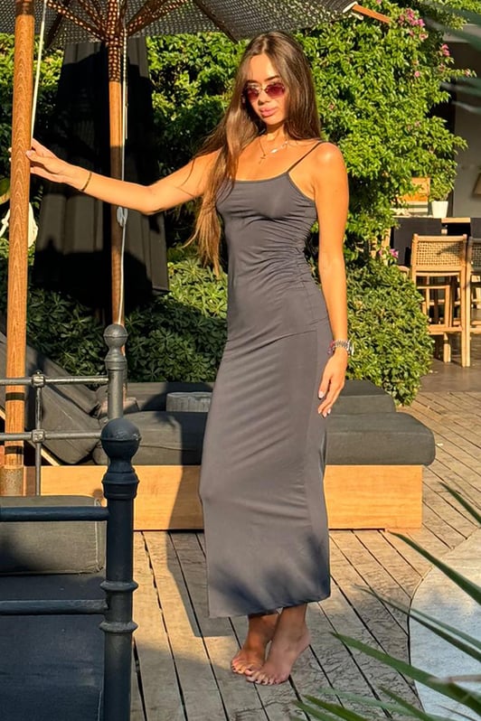 Μάξι φόρεμα Janet με τιράντες και λαιμόκοψη V