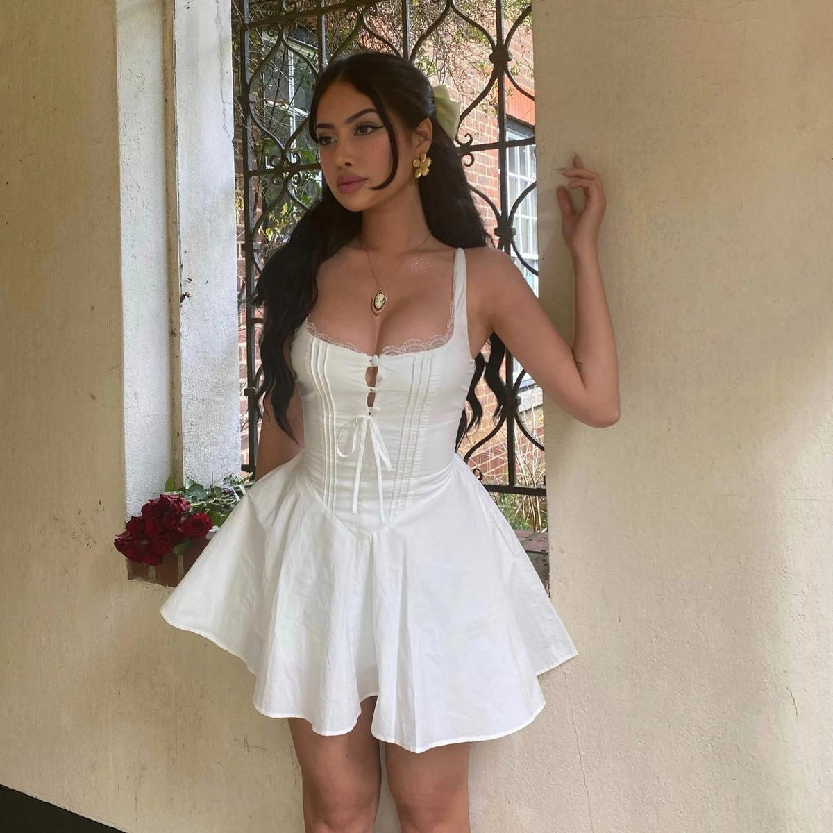 Μίνι φόρεμα Jolie με αέρινη γραμμή και κορδόνια