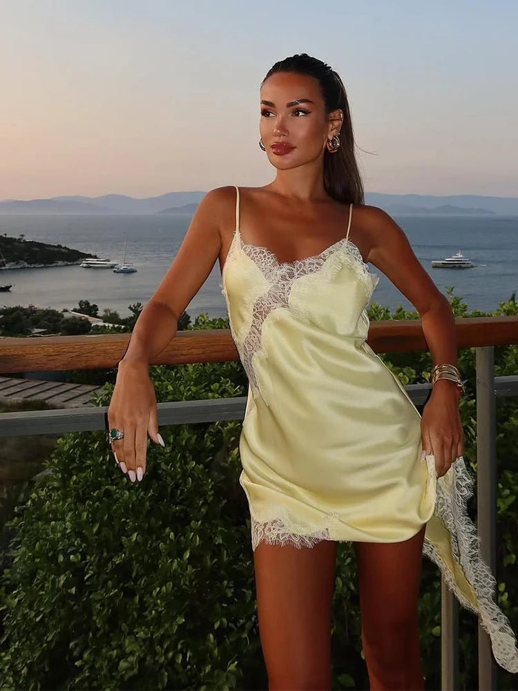 Ασύμμετρο σατέν μίνι φόρεμα Kara