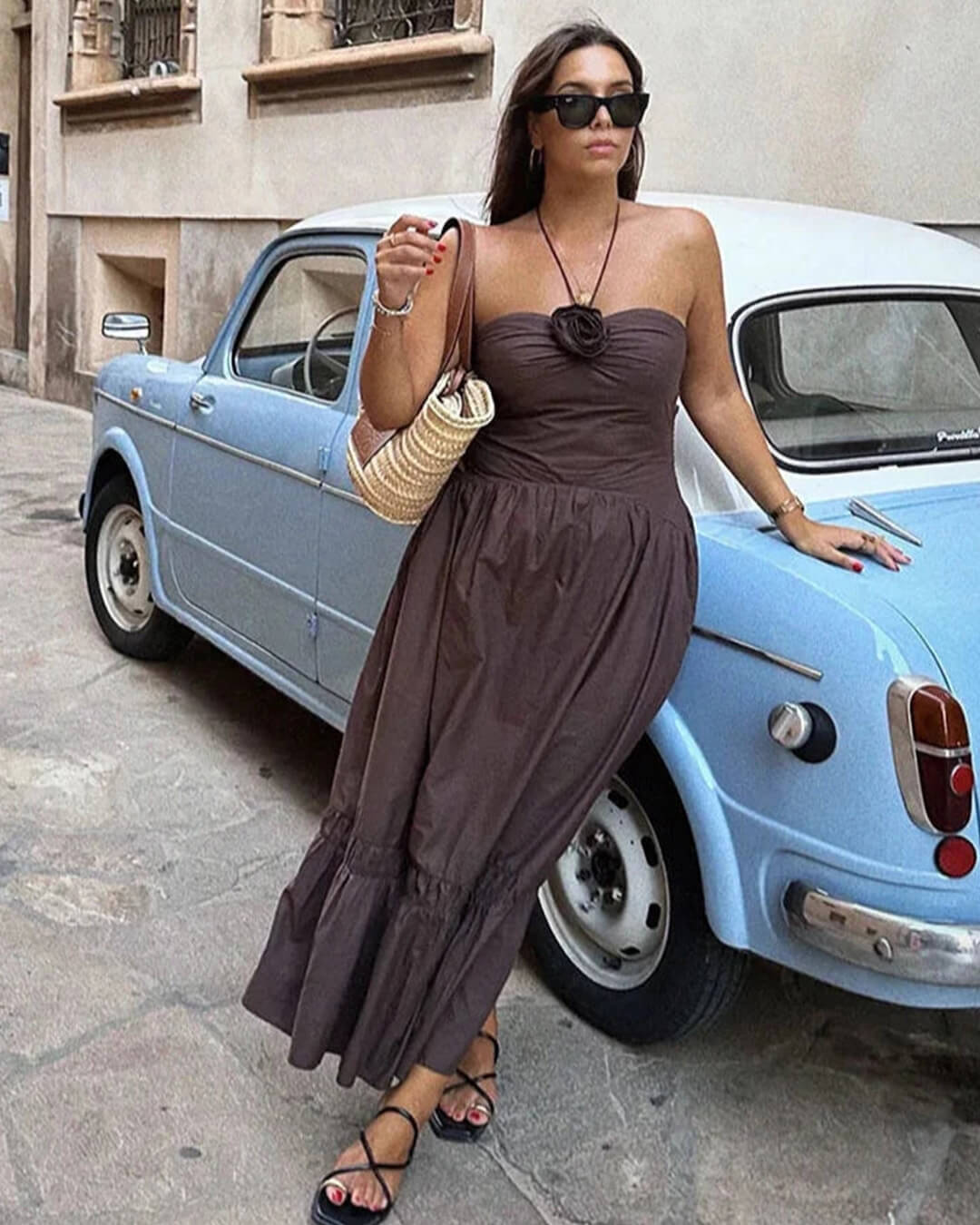 Μίντι φόρεμα Kate με λαιμόκοψη halter και απλικέ λουλούδι