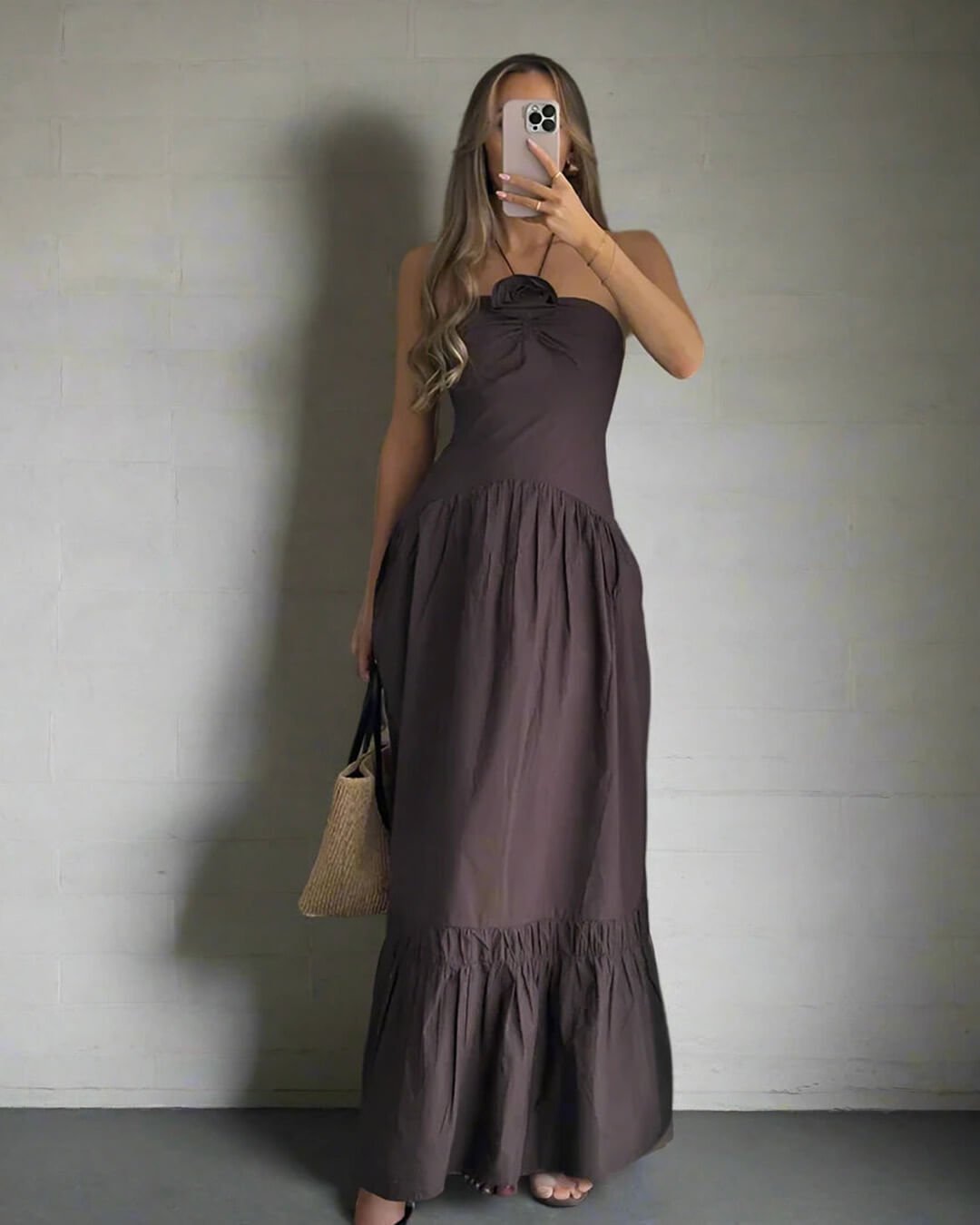 Μίντι φόρεμα Kate με λαιμόκοψη halter και απλικέ λουλούδι