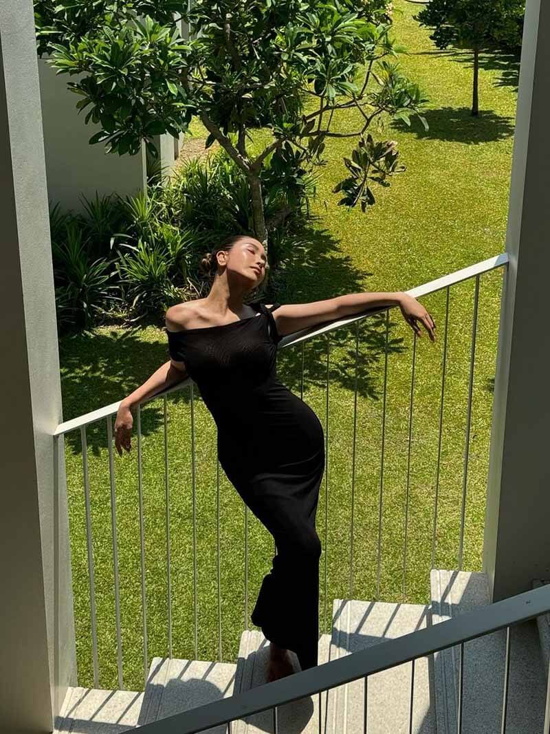 Μάξι φόρεμα Kylie με στριφτή λεπτομέρεια