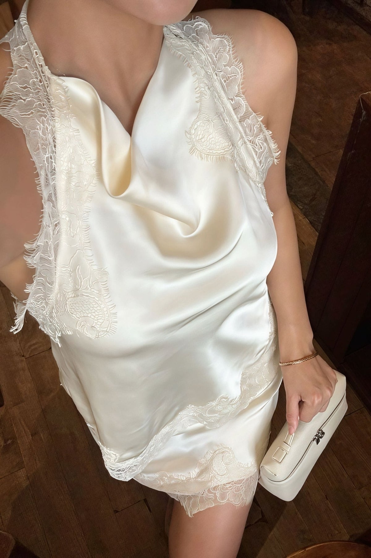 Δαντελένιο μίνι φόρεμα Lena με λαιμόκοψη halter