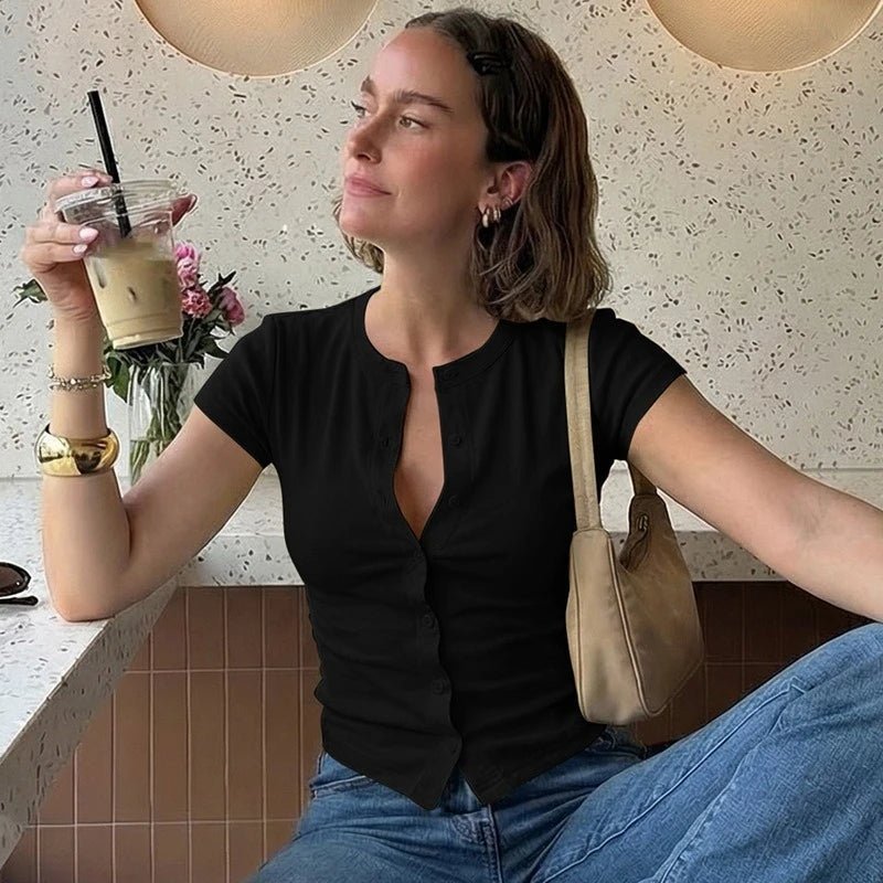 Εφαρμοστό μπλουζάκι Linnea με στρογγυλή λαιμόκοψη