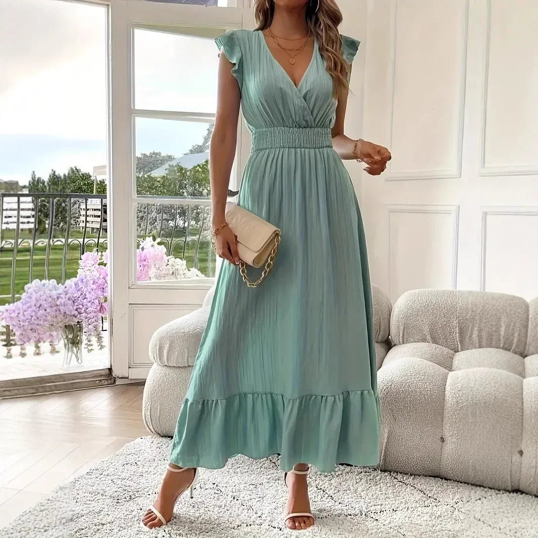 Μαύρο φόρεμα Livia σε γραμμή swing με λαιμόκοψη V και βολάν