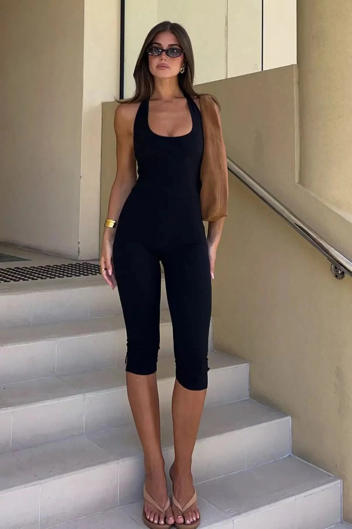 Ολόσωμη φόρμα Lucy με halter λαιμόκοψη και ανοιχτή πλάτη