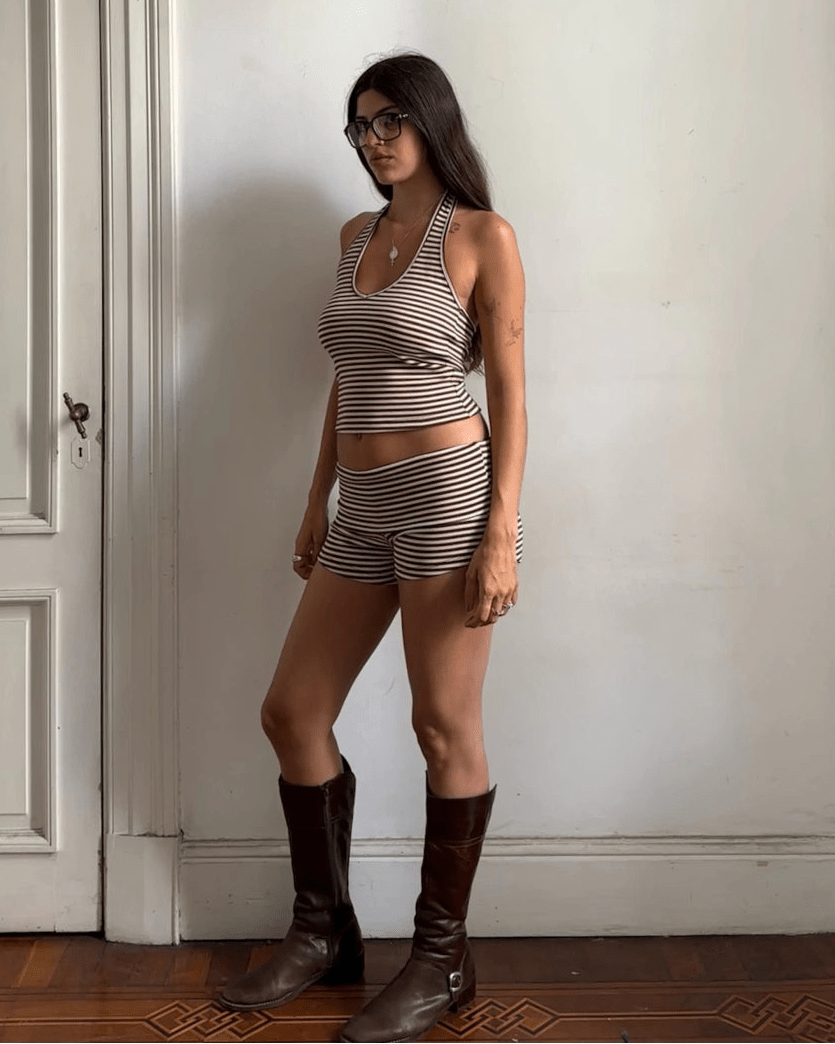 Σετ με αμάνικο τοπ halter και σορτς με ρίγες Lucy