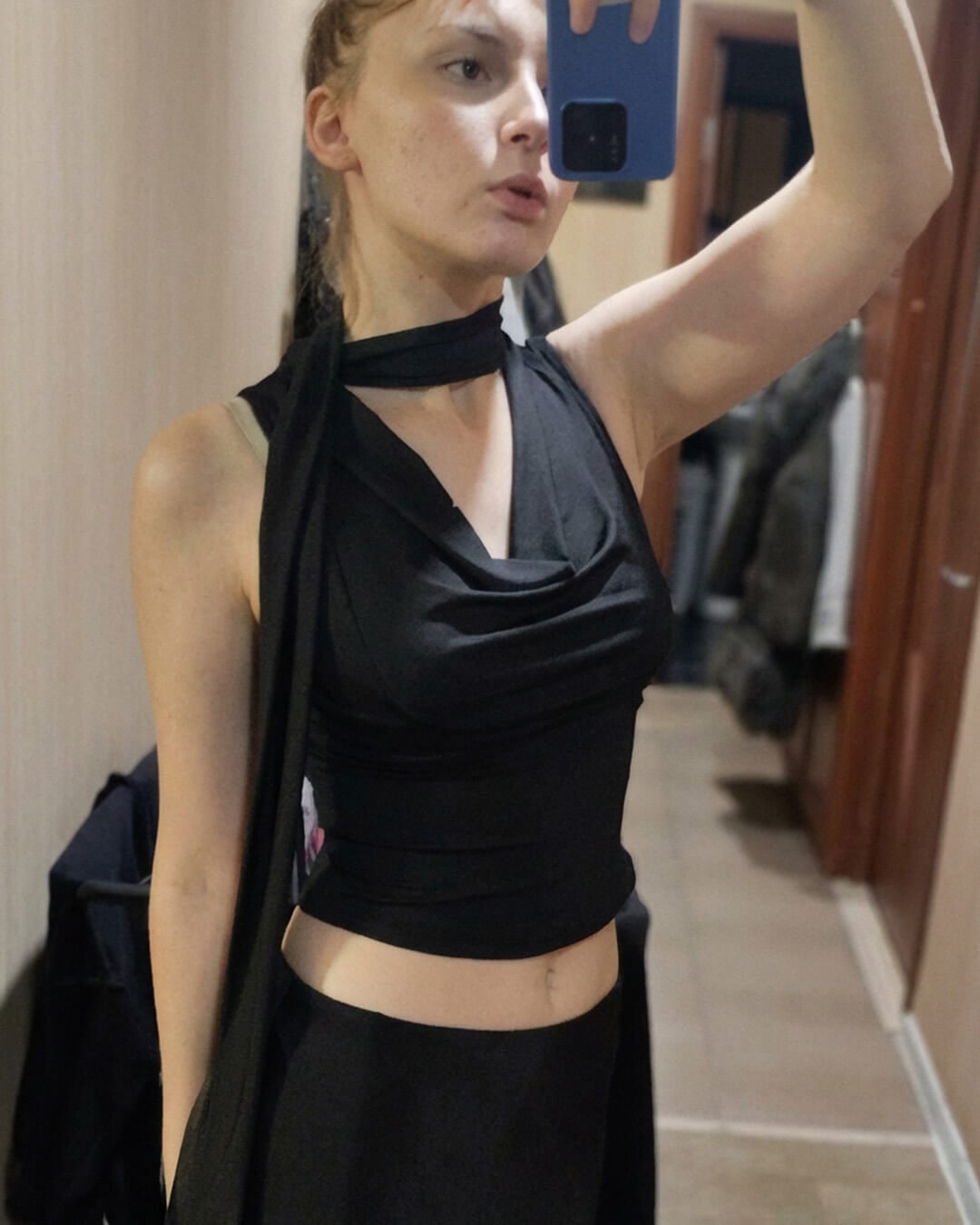 Αμάνικο τοπ με δέσιμο στον λαιμό Lydia