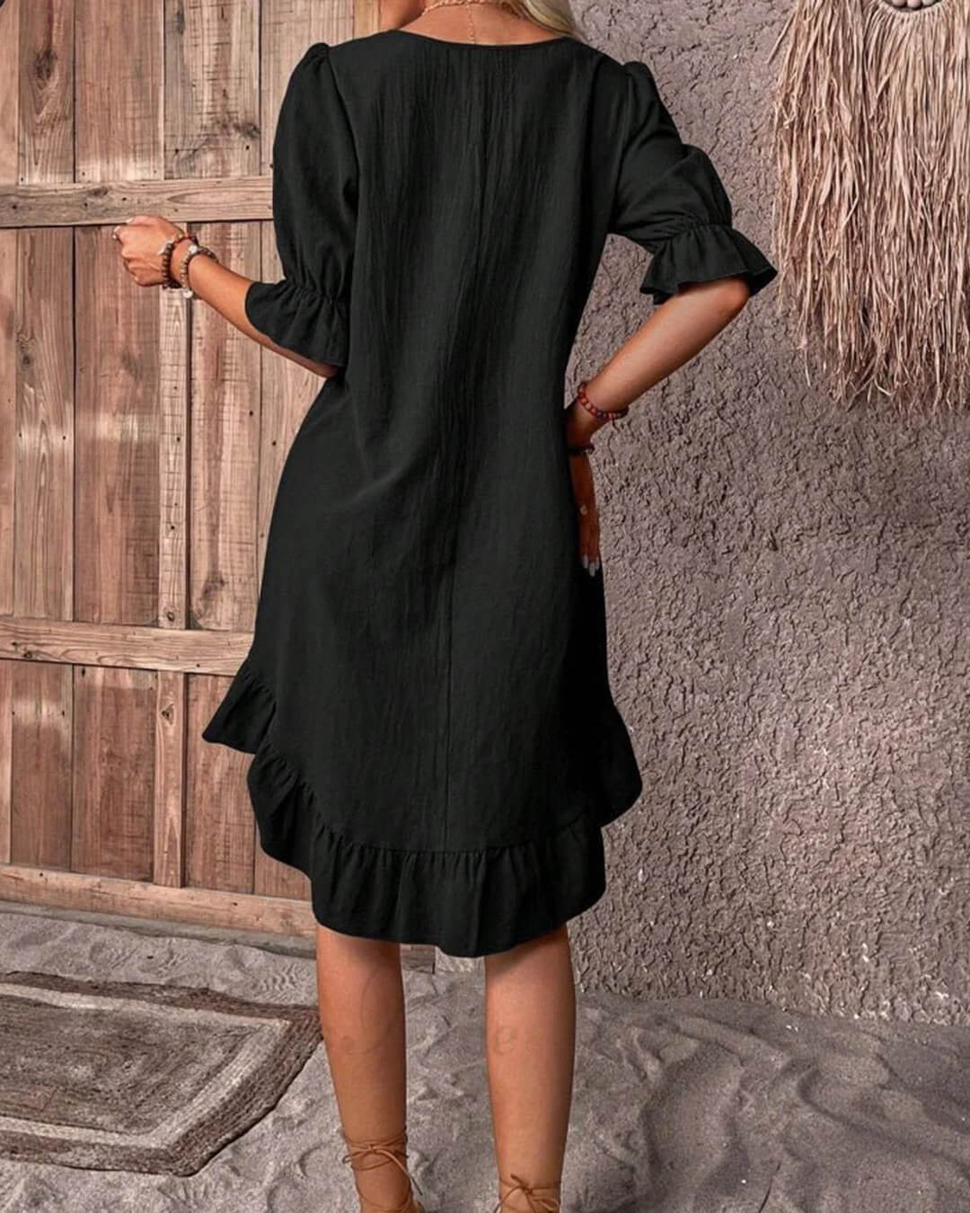 Φόρεμα Mia με ριχτή γραμμή και τελείωμα με βολάν