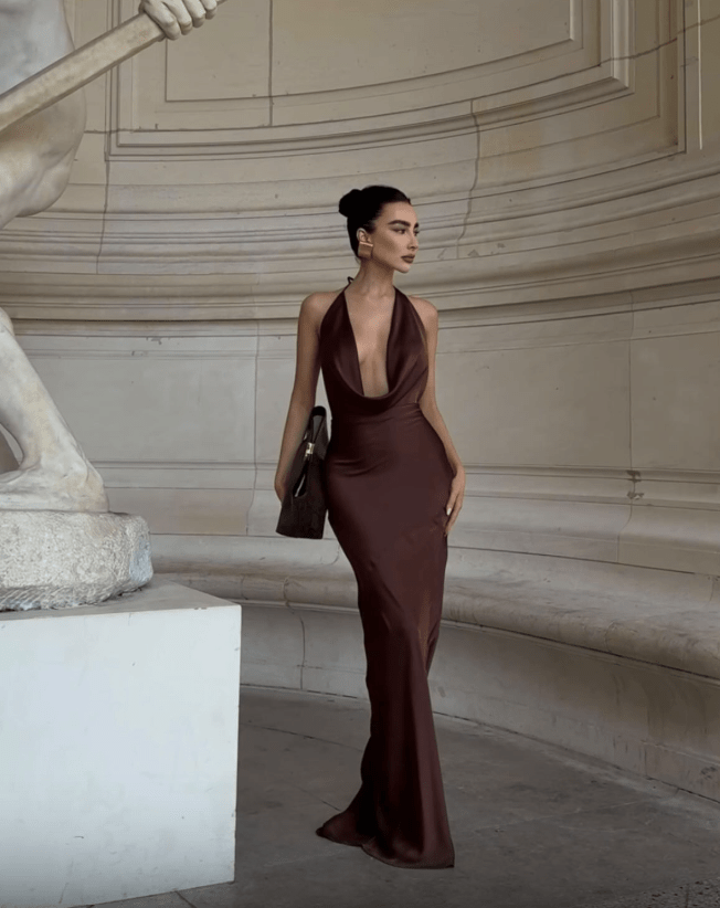 Καφέ μάξι φόρεμα halter με ανοιχτή πλάτη Naomi