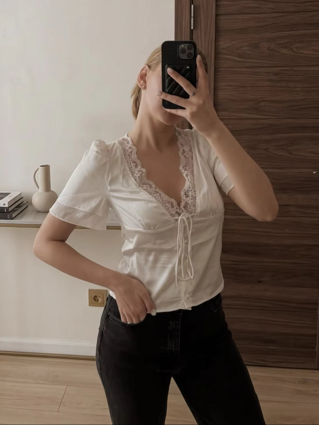Σατέν μπλούζα με δαντέλα Nathalie