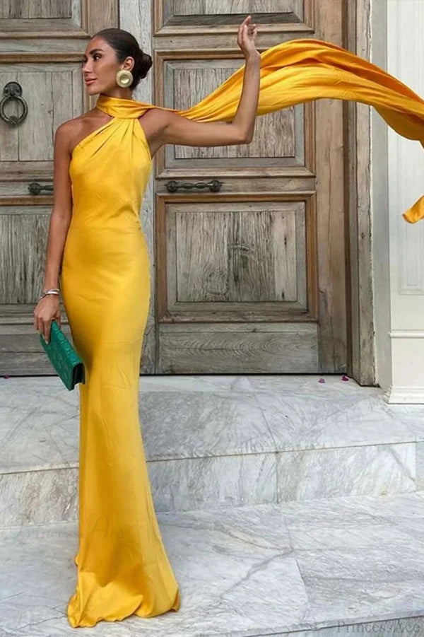 Μάξι φόρεμα Neele με λαιμόκοψη halter, ακάλυπτη πλάτη και σατινέ φινίρισμα