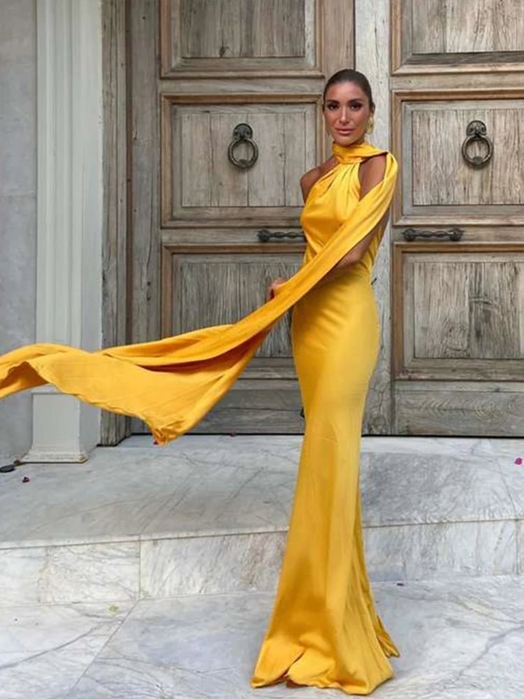 Σατέν φόρεμα halter με ανοιχτή πλάτη Noor