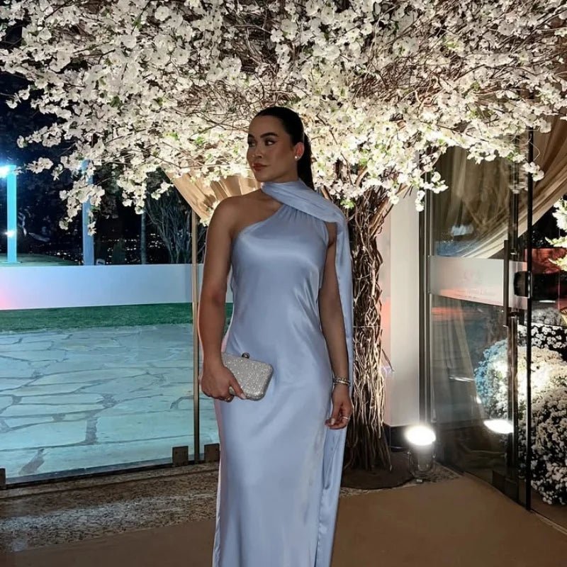 Raisa σατέν βραδινή τουαλέτα με κορδέλες στην πλάτη και ανοιχτή πλάτη