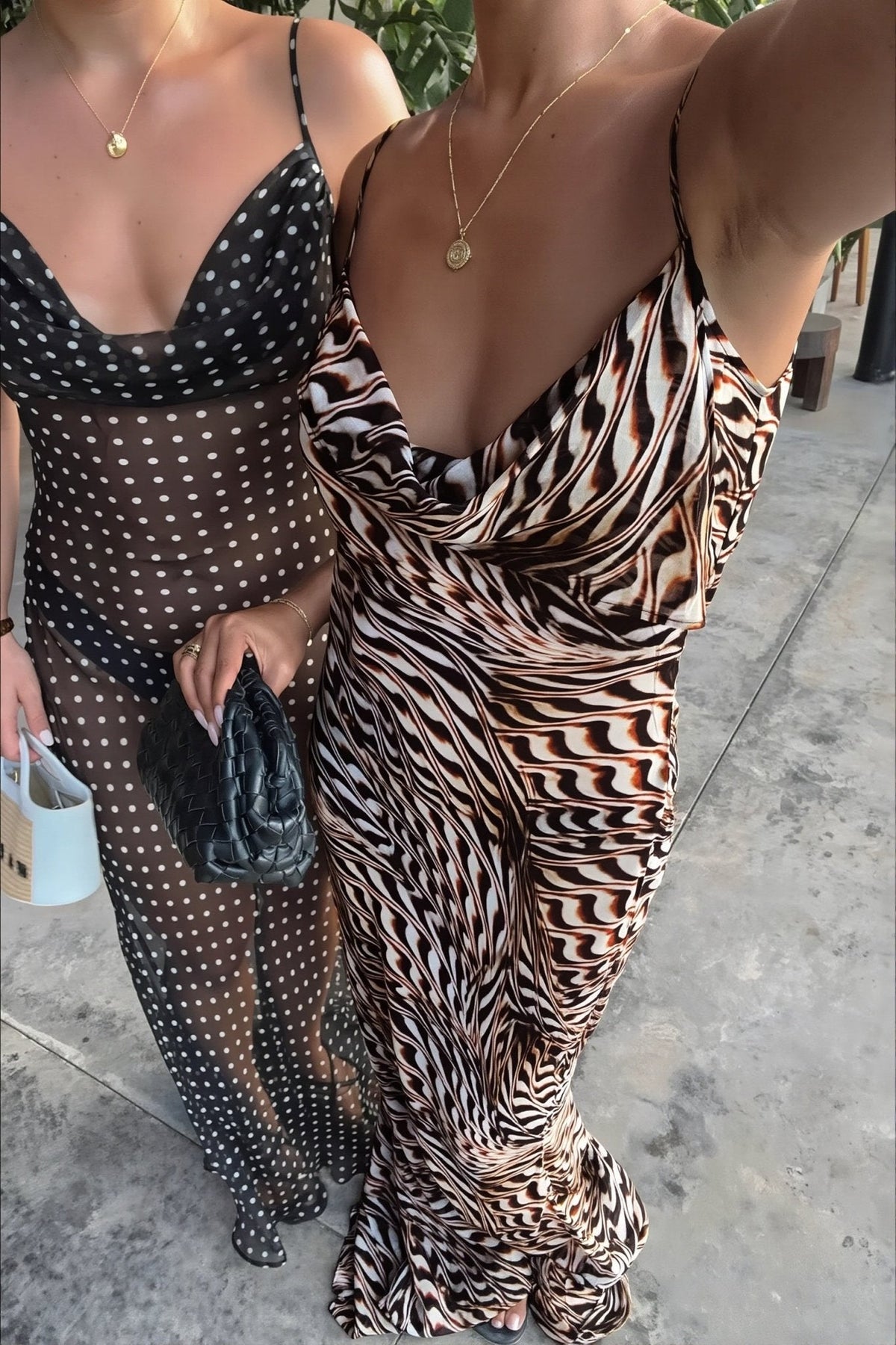 Μάξι φόρεμα Reina σε στιλ slip με ντεκολτέ cowl