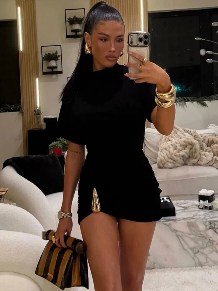 Σουρωτό μίνι φόρεμα Rochelle με μεταλλική αγκράφα