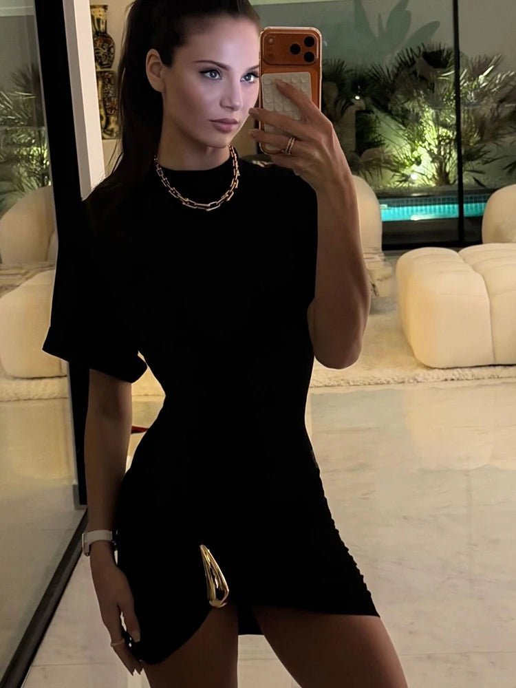 Σουρωτό μίνι φόρεμα Rochelle με μεταλλική αγκράφα