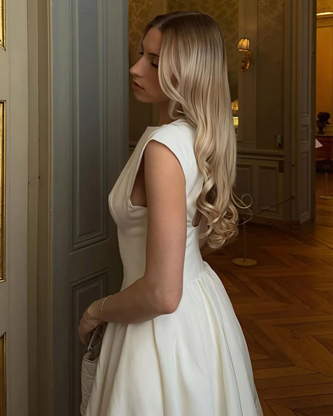 Μίντι φόρεμα χωρίς μανίκια με cut-out Rosalind