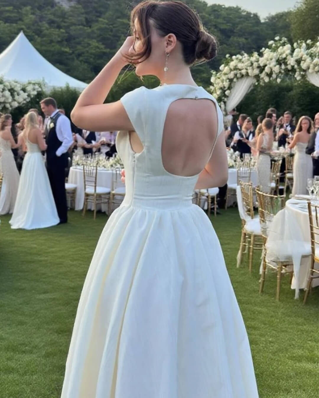 Μίντι φόρεμα χωρίς μανίκια με cut-out Rosalind
