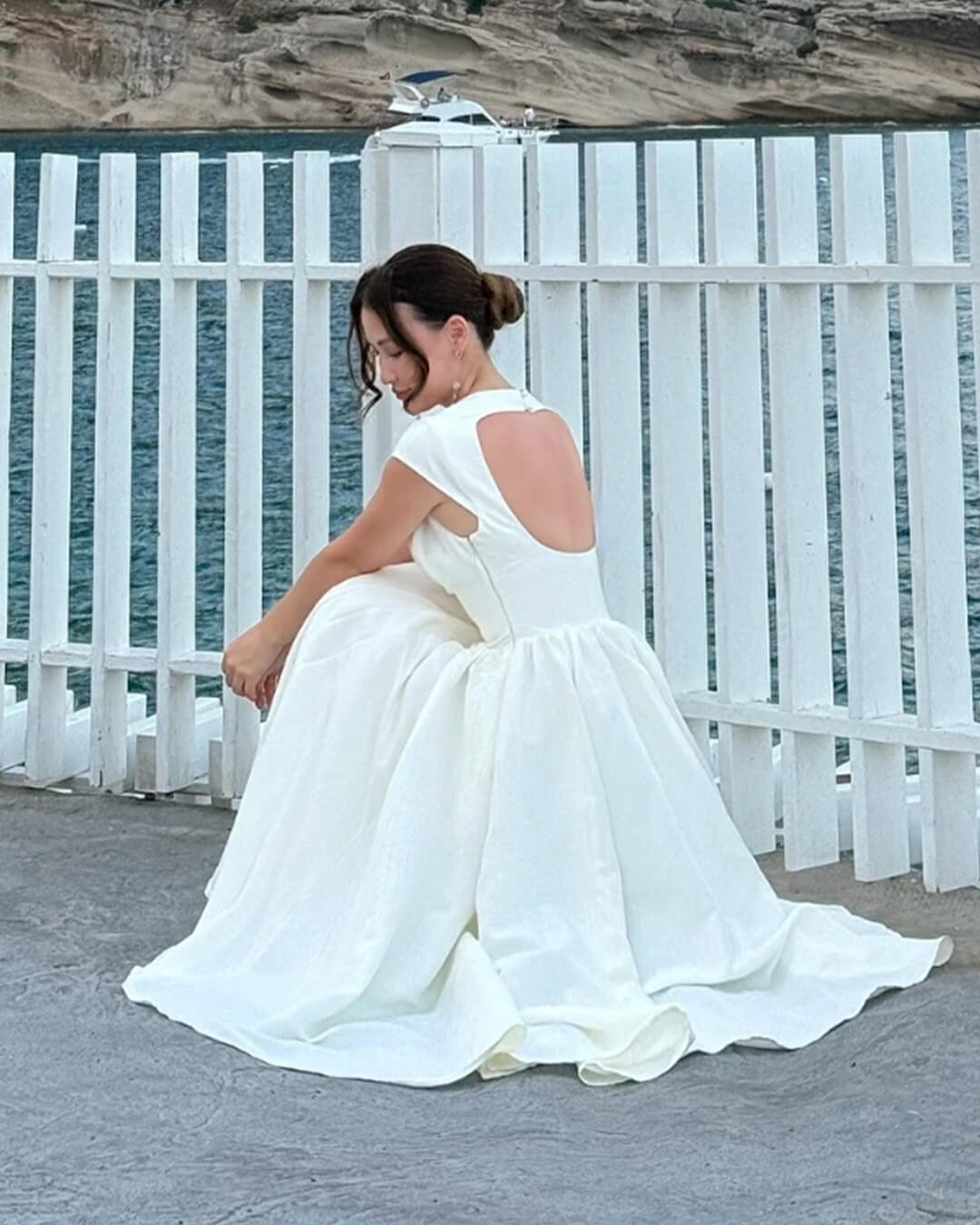 Μίντι φόρεμα χωρίς μανίκια με cut-out Rosalind