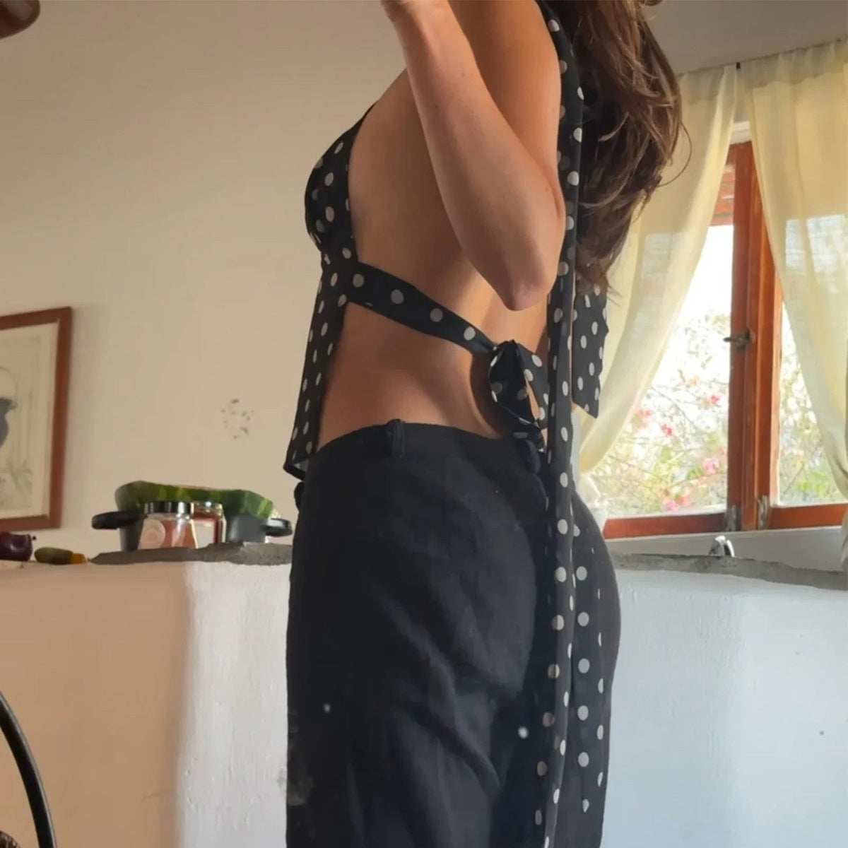 Τοπ με τιράντες Ruffa, πουά και ακάλυπτη πλάτη