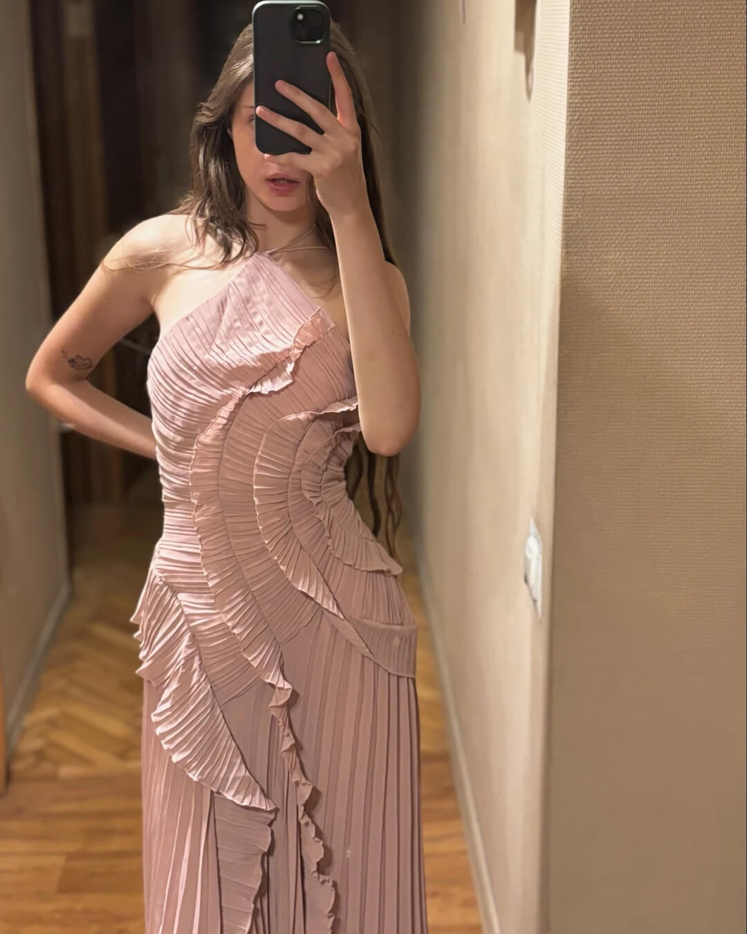 Τούλινο φόρεμα με βολάν Ruffa