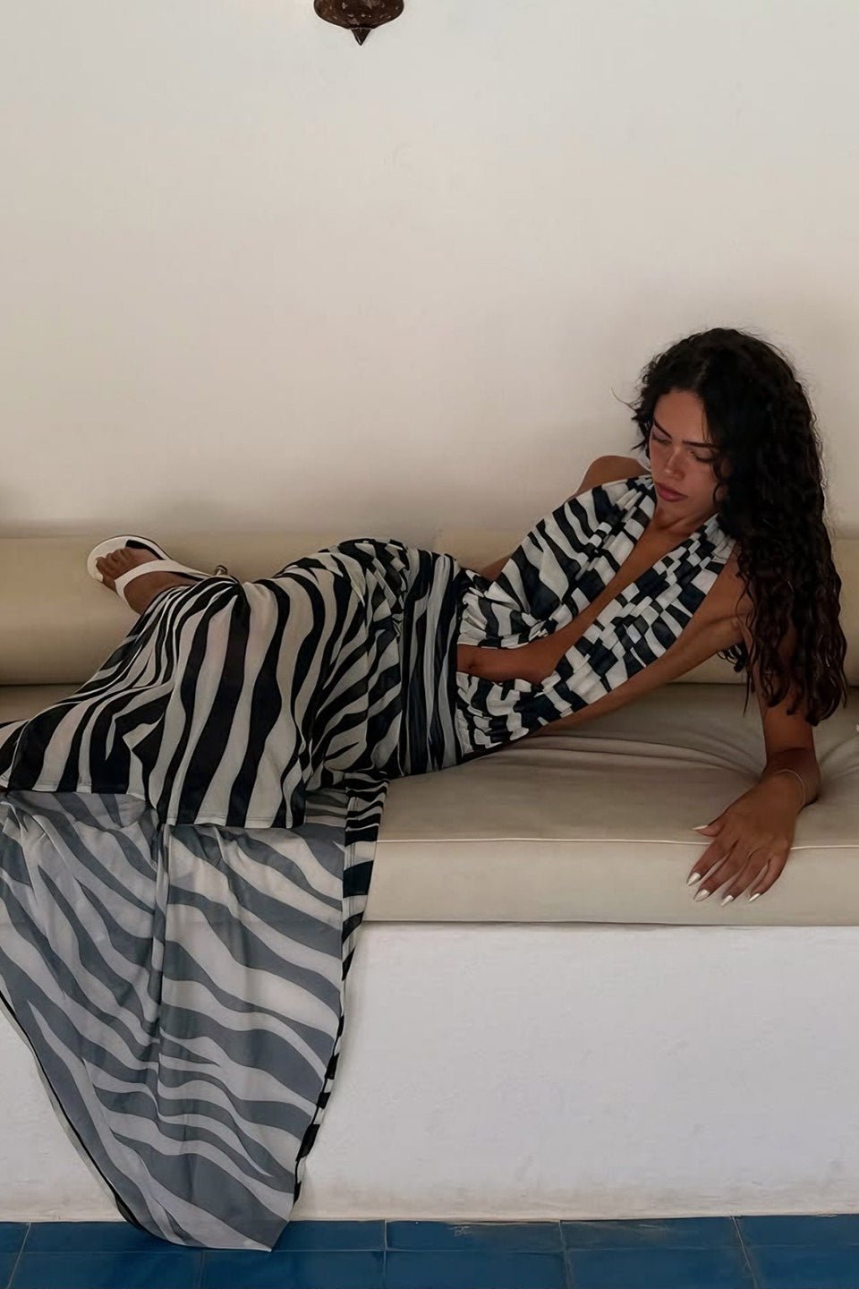 Μάξι φόρεμα Sara με ζεβρέ σχέδιο και ανοίγματα