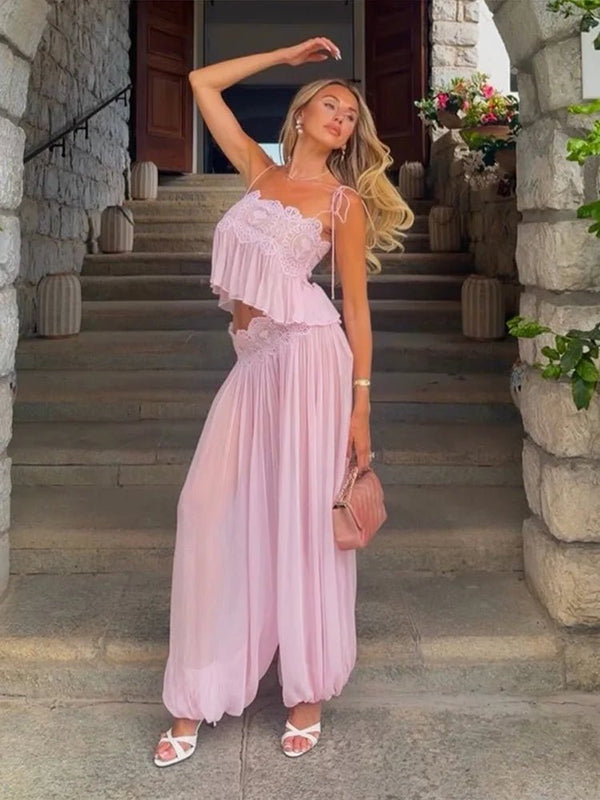 Σετ Sophia με κοντό τοπ με φλοράλ δαντέλα και βολάν και παντελόνι