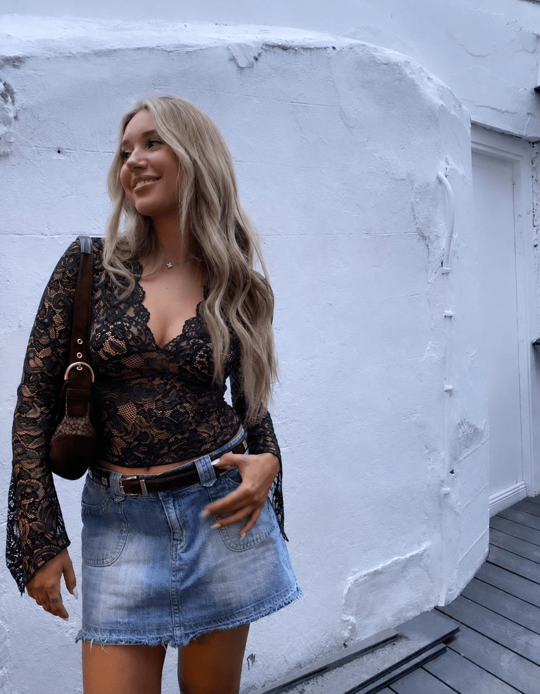 Δαντελένιο τοπ Sophia με λαιμόκοψη V